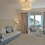Plaza Ξενοδοχείο 4*