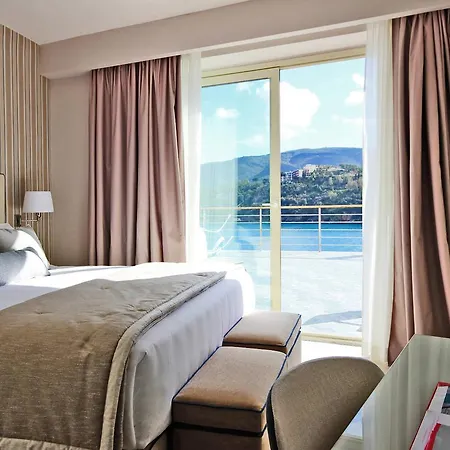 Plaza Hotell 4*