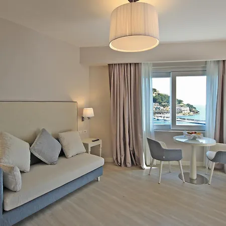 Plaza Hotell 4*