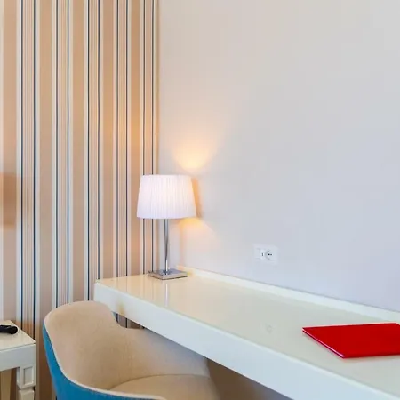Plaza 4* Порт-Аццурро